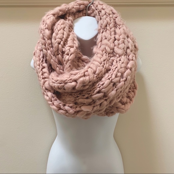 Free People Accessories - NEW Free People Dreamland Pink Chunky Knit Scarf